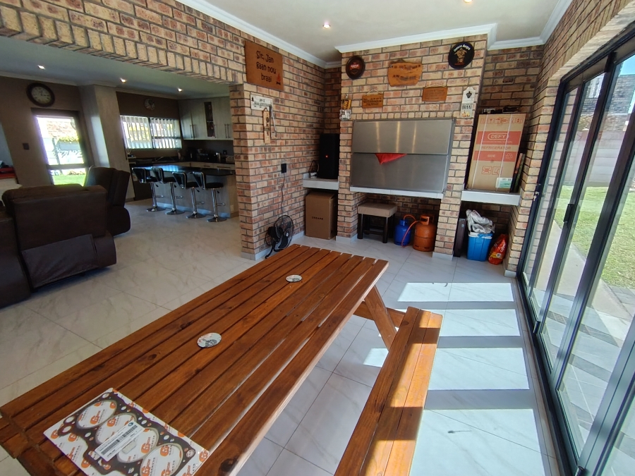 3 Bedroom Property for Sale in Wavecrest Eastern Cape